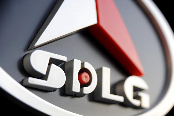 Amplíe el logotipo de SDLG en relieve.