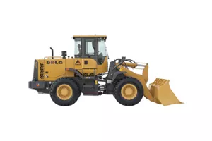 Cargadora de ruedas SDLG amarillo sobre fondo blanco